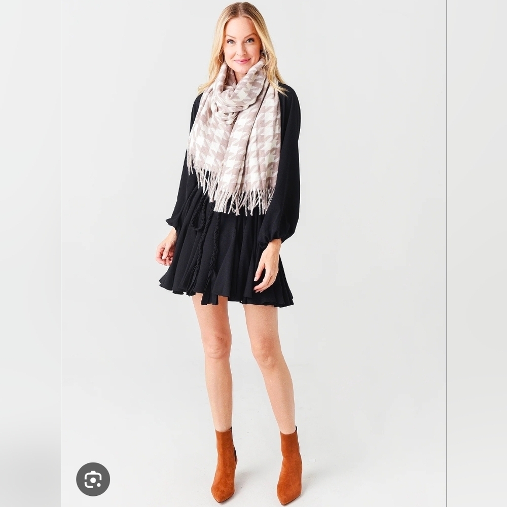 Soia & Kio Houndstooth Sania Oversized Fringed Scarf In Fawn